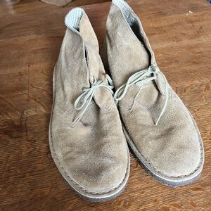 Tan suede Clark’s Original Desert Boot (worn twice)